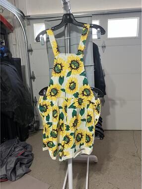 Sunflower print white overalls